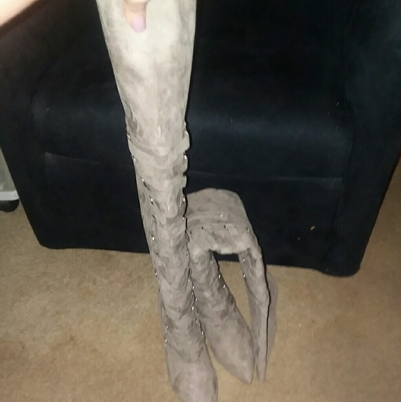 Boots - Picture 2 of 3